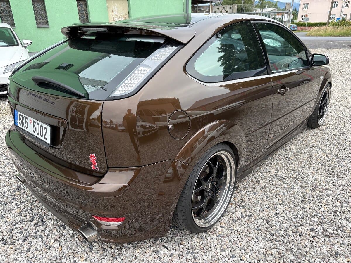 2005 Ford FOCUS - 3