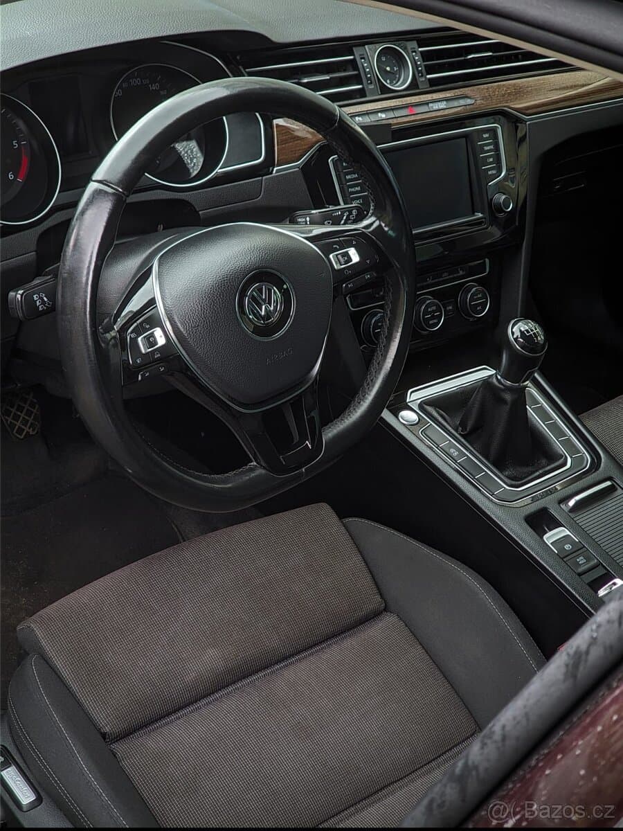 2017 Volkswagen PASSAT - 3