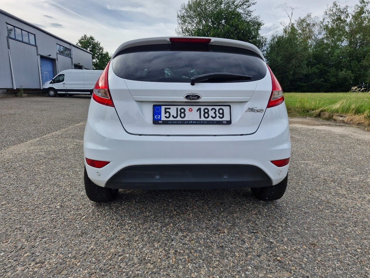 2011 Ford FIESTA - 3