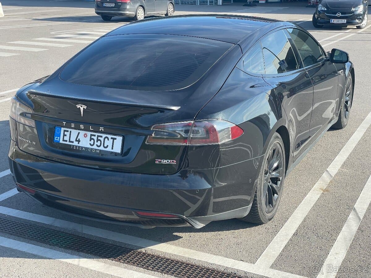 Tesla MODEL S - 3