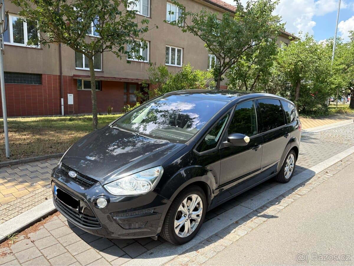 2011 Ford S-MAX - 3