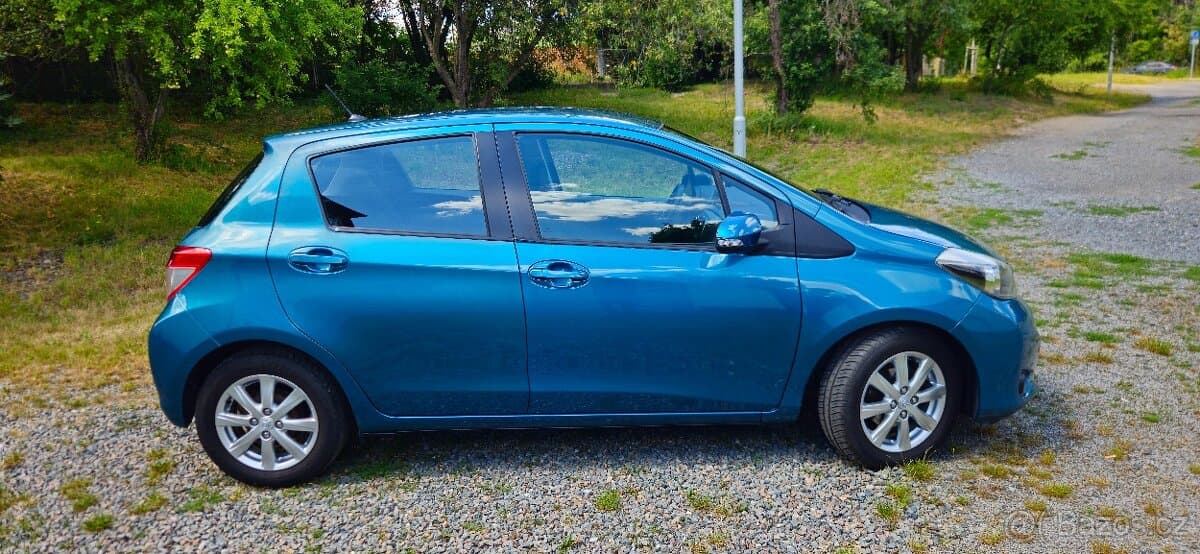 2012 Toyota YARIS - 3