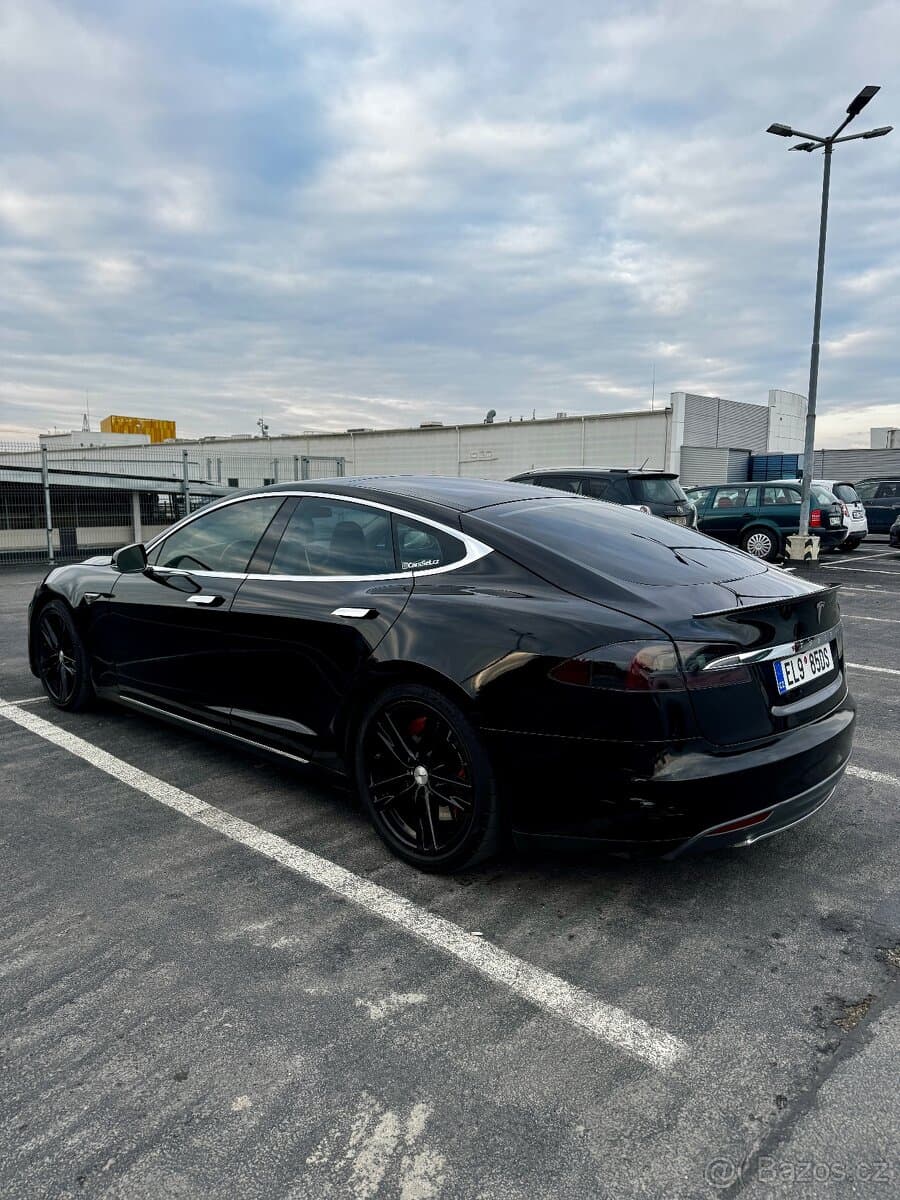2013 Tesla MODEL S - 3