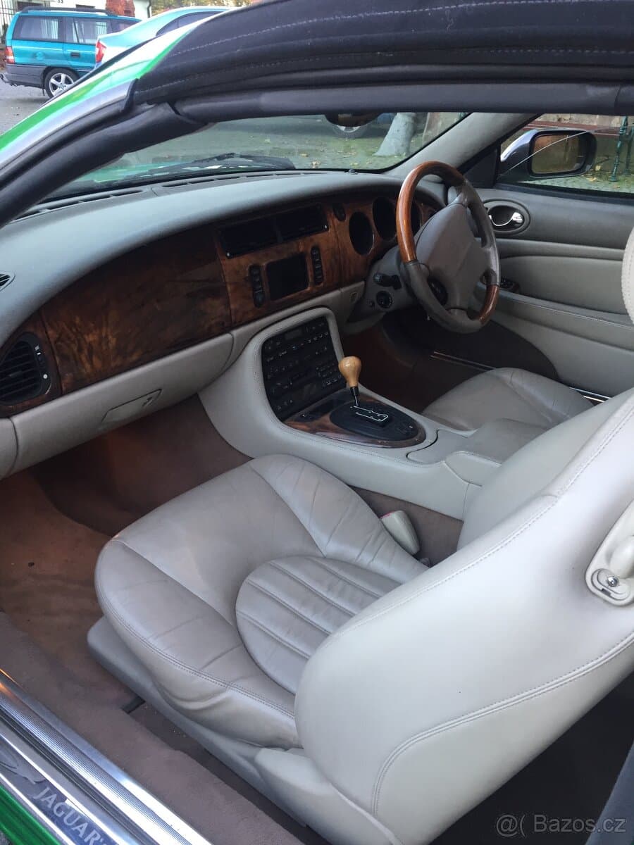 Jaguar XK - 3