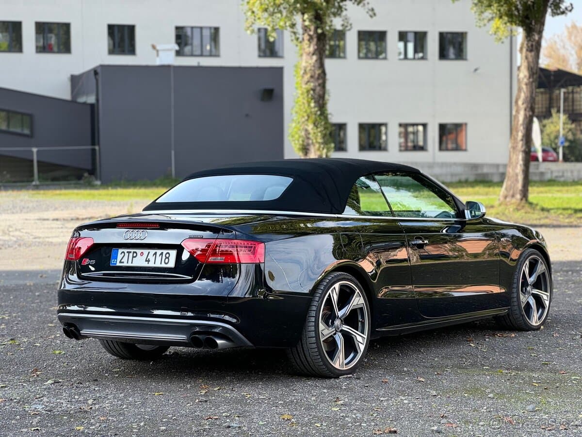 2011 Audi S5 - 3