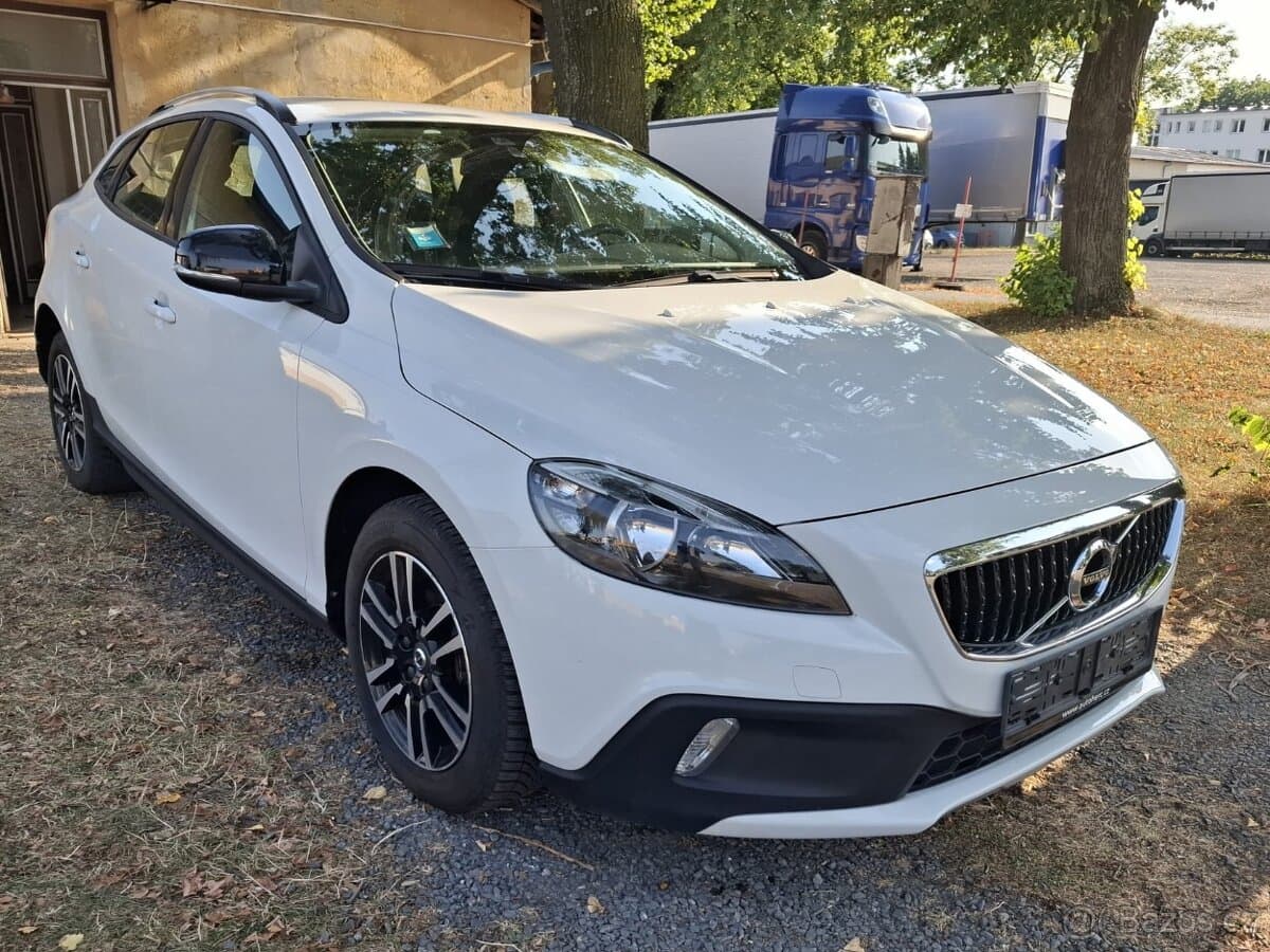 2018 Volvo V40 - 3
