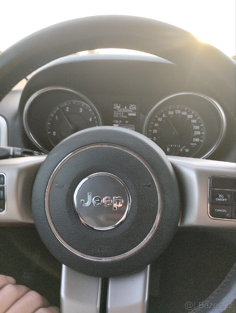 2013 Jeep CHEROKEE - 3