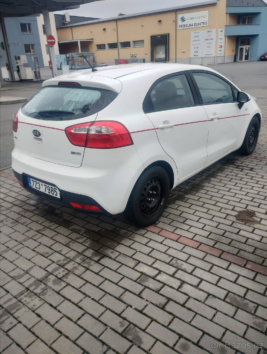 2015 Kia RIO - 3