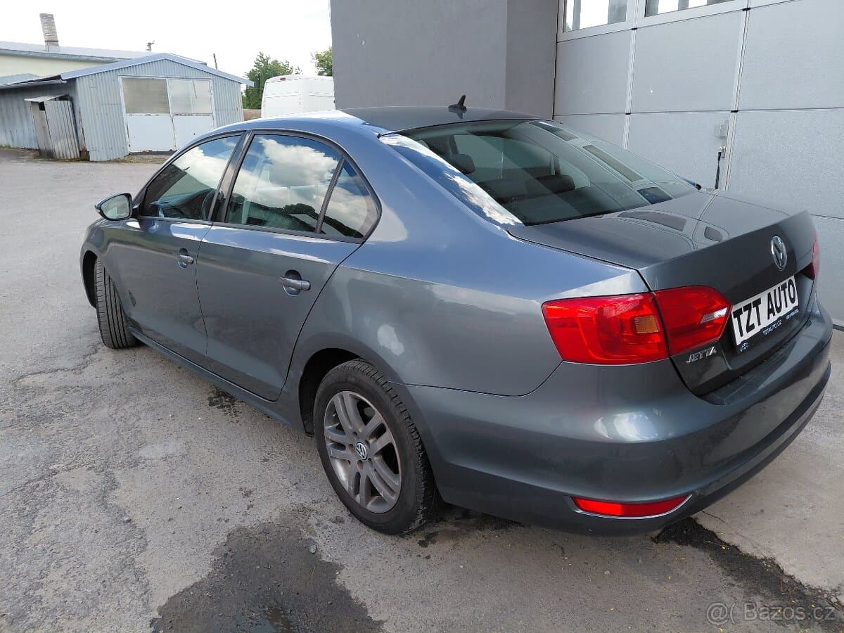 2012 Volkswagen JETTA - 3