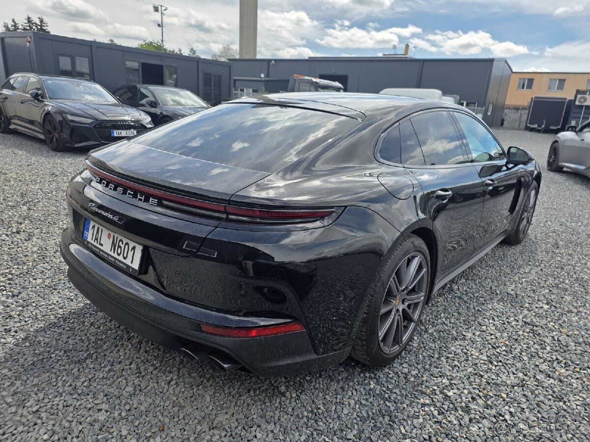 2025 Porsche PANAMERA - 3