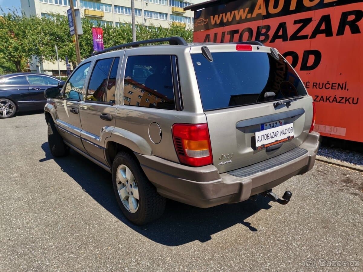 2004 Jeep CHEROKEE - 3