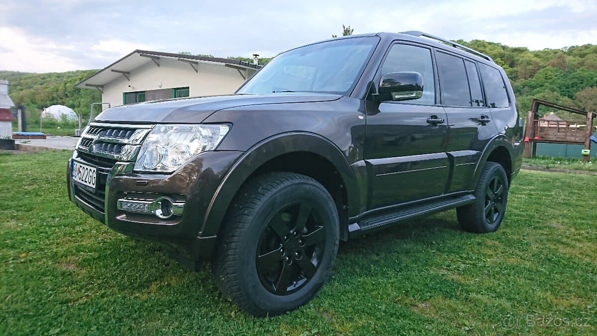 2017 Mitsubishi PAJERO - 3
