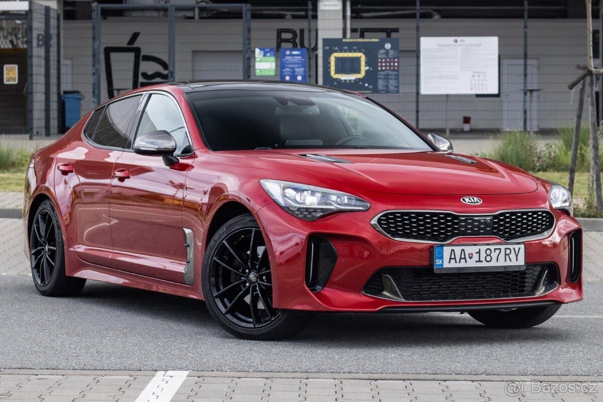2019 Kia STINGER - 3