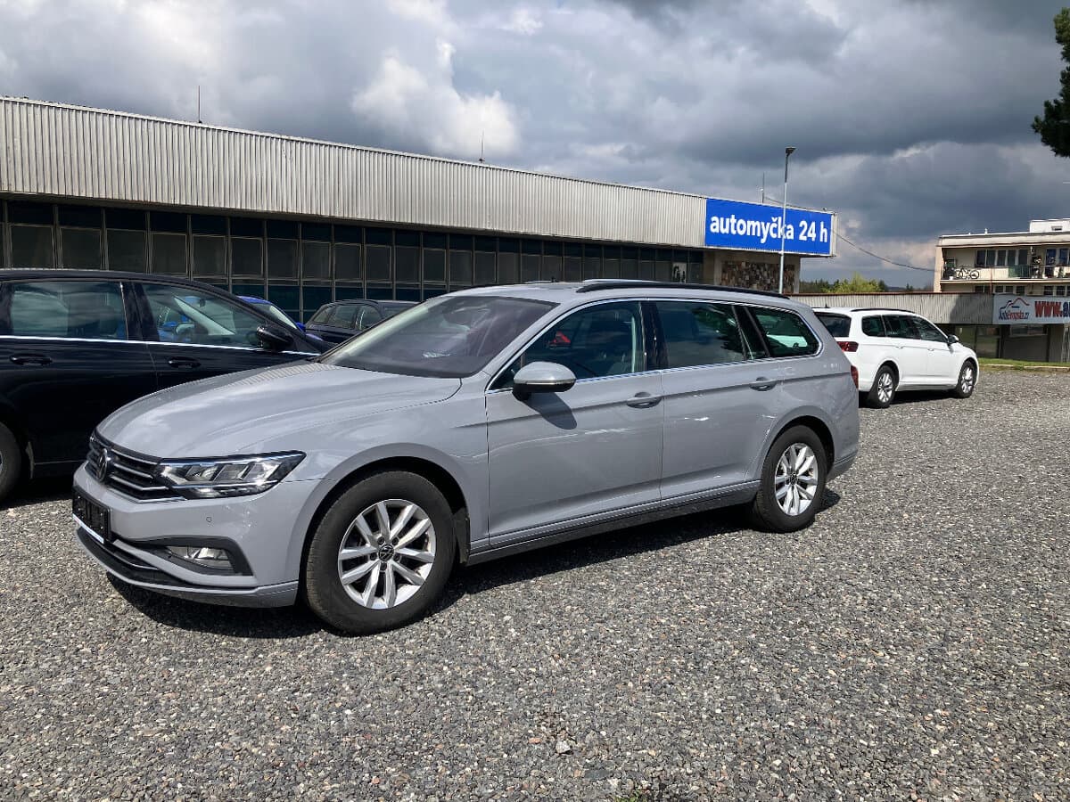 2023 Volkswagen PASSAT - 3