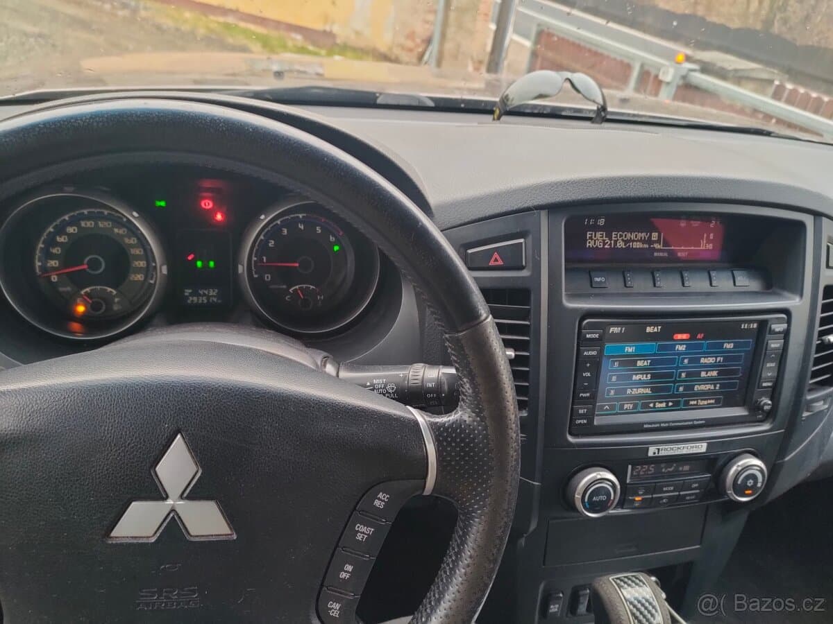 2011 Mitsubishi PAJERO - 3