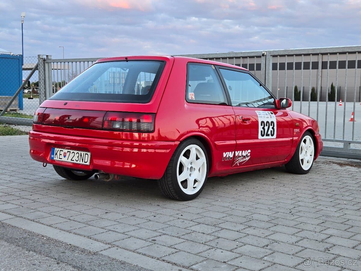 1990 Mazda 323 - 3