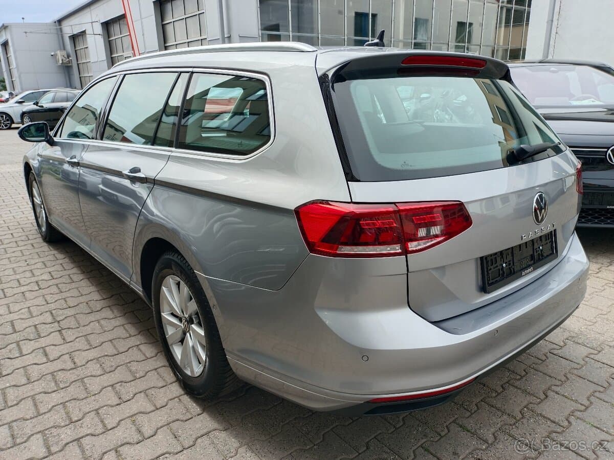 2023 Volkswagen PASSAT - 3