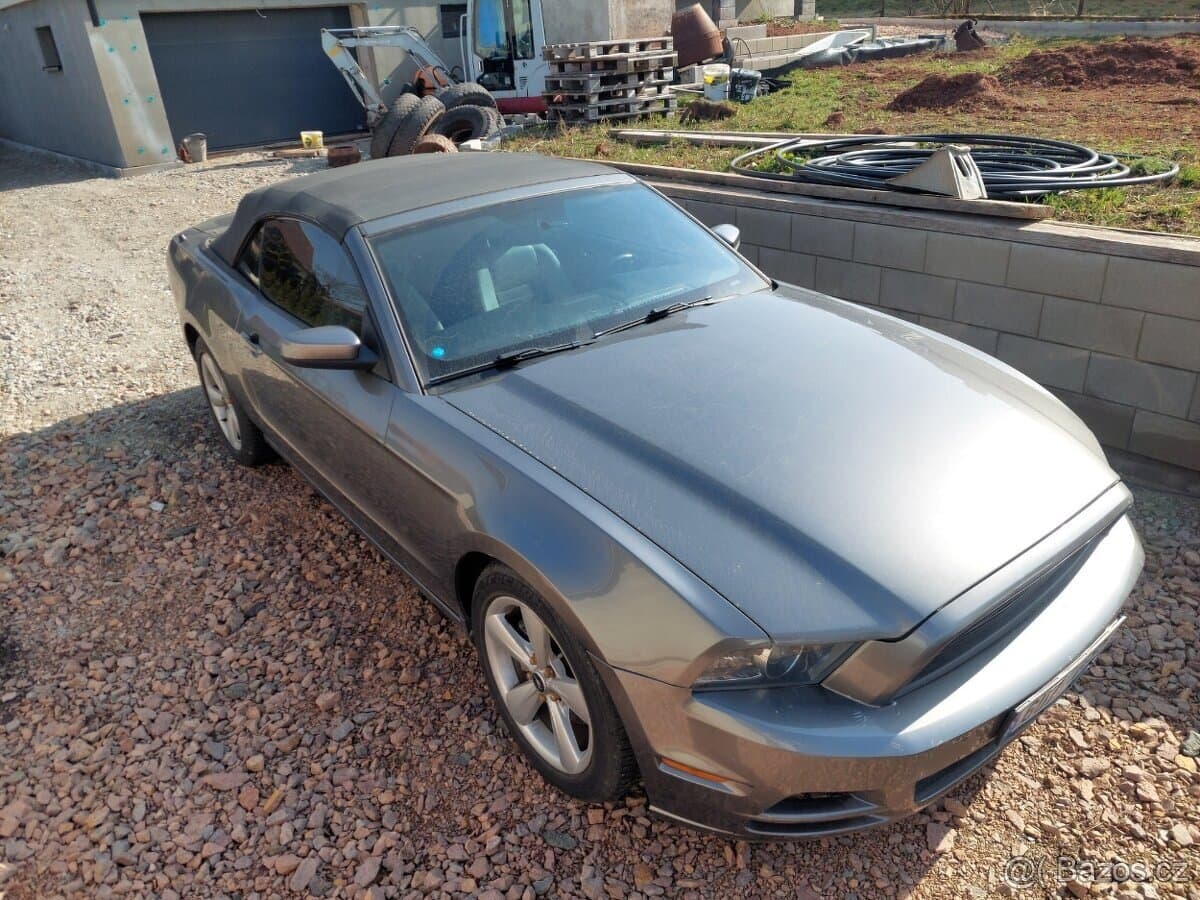 2013 Ford MUSTANG - 3