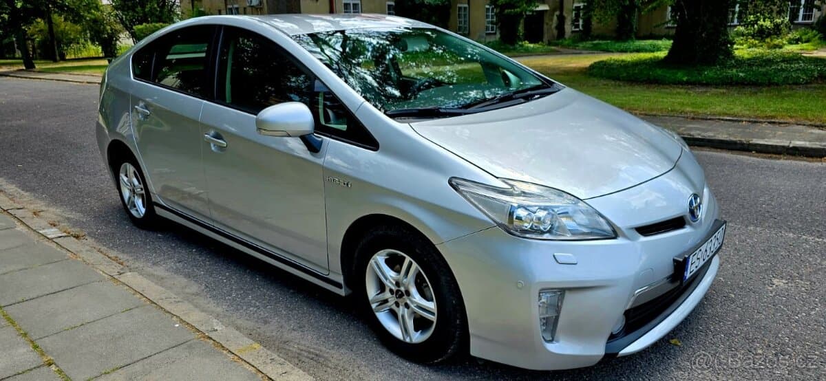 2015 Toyota PRIUS - 3