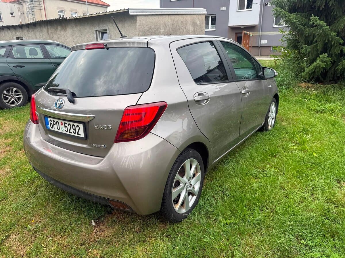 2014 Toyota YARIS - 3