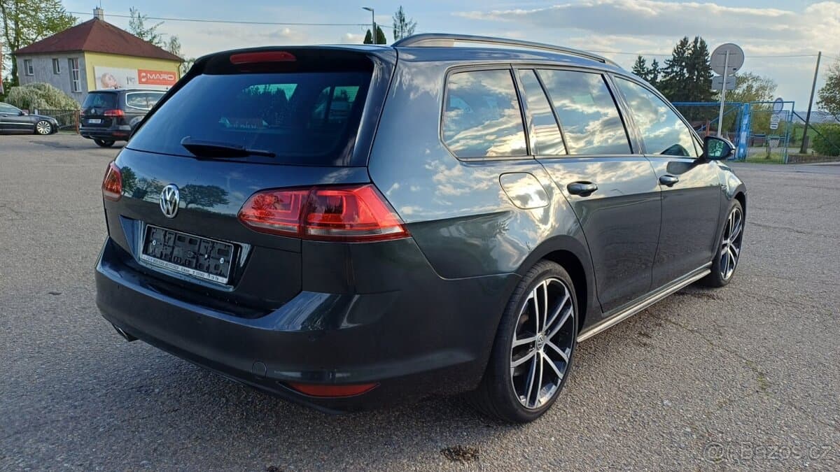 Volkswagen GOLF - 3