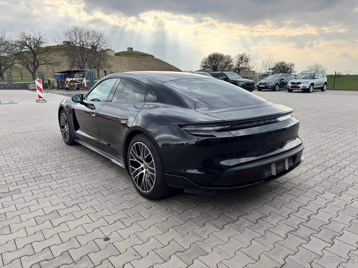 2021 Porsche TAYCAN - 3