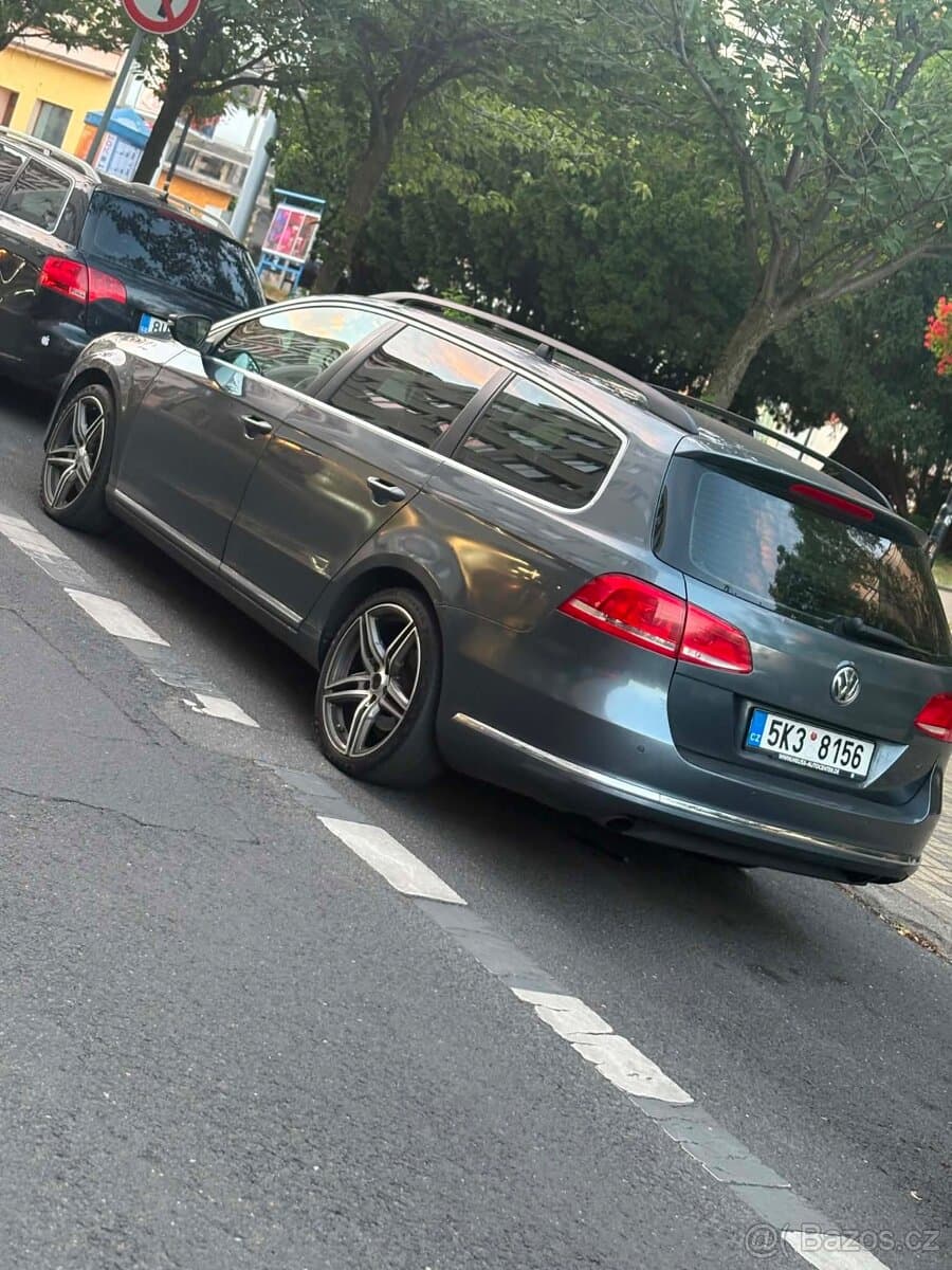 2011 Volkswagen PASSAT - 3