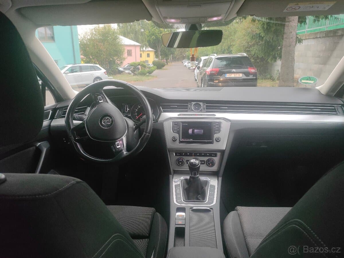 2017 Volkswagen PASSAT - 3