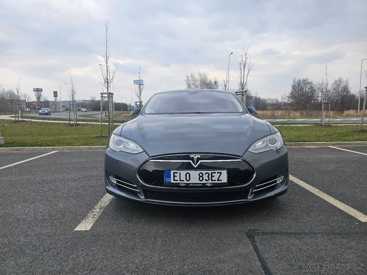 Tesla MODEL S - 3