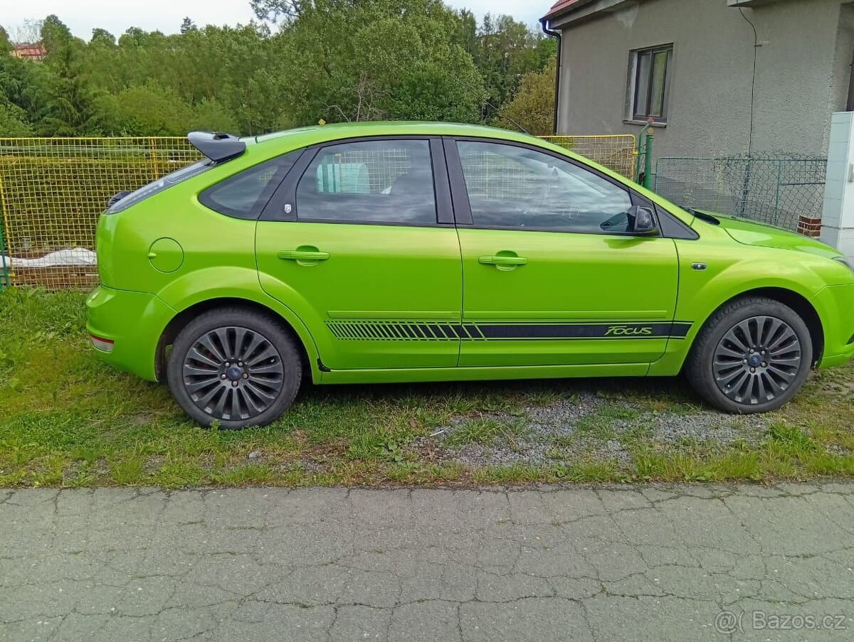 2005 Ford FOCUS - 3