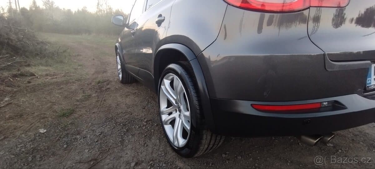 2011 Volkswagen TIGUAN - 3