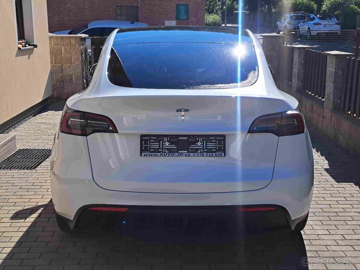 2023 Tesla MODEL Y - 3