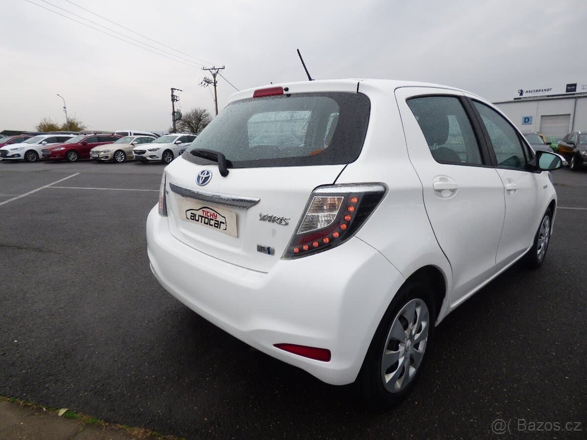 2013 Toyota YARIS - 3