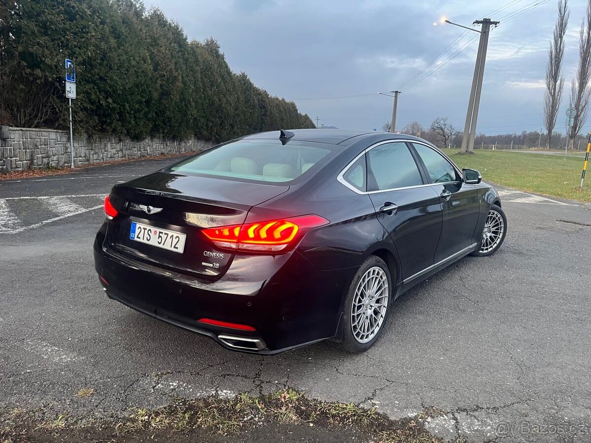 Hyundai GENESIS - 3
