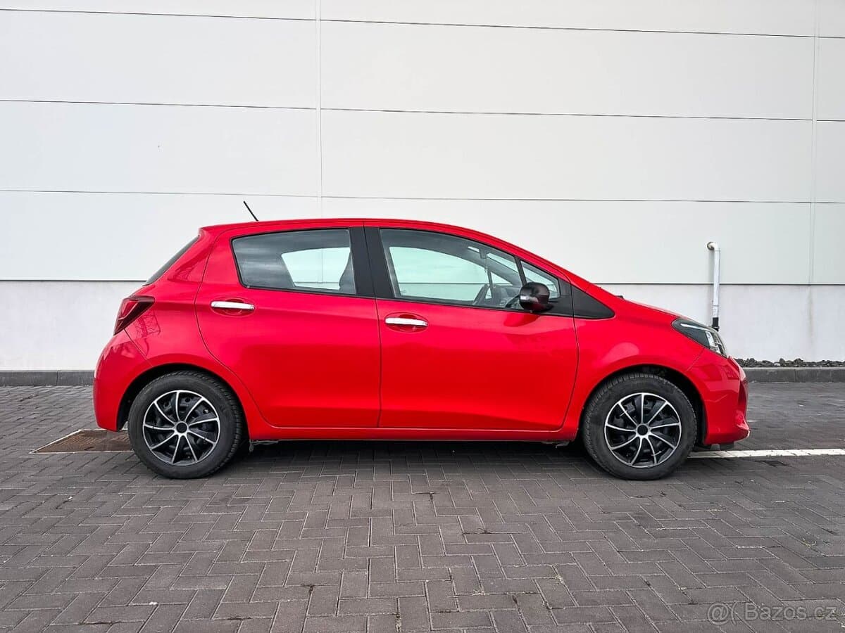 2015 Toyota YARIS - 3