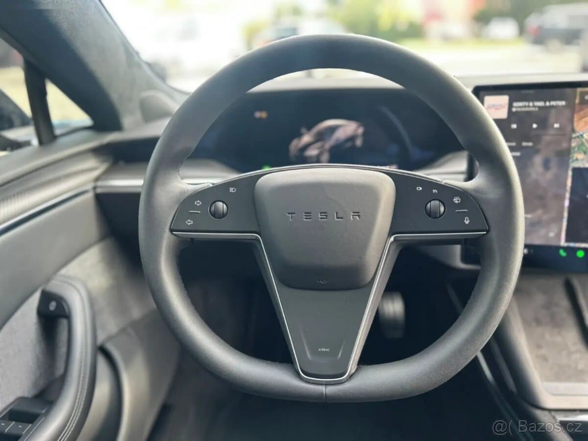 2024 Tesla MODEL S - 3
