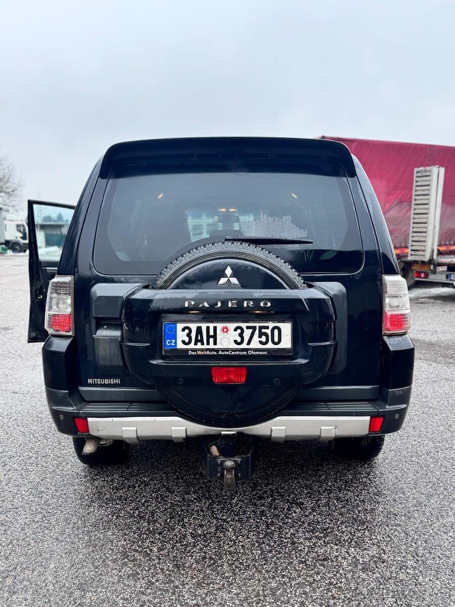 Mitsubishi PAJERO - 3