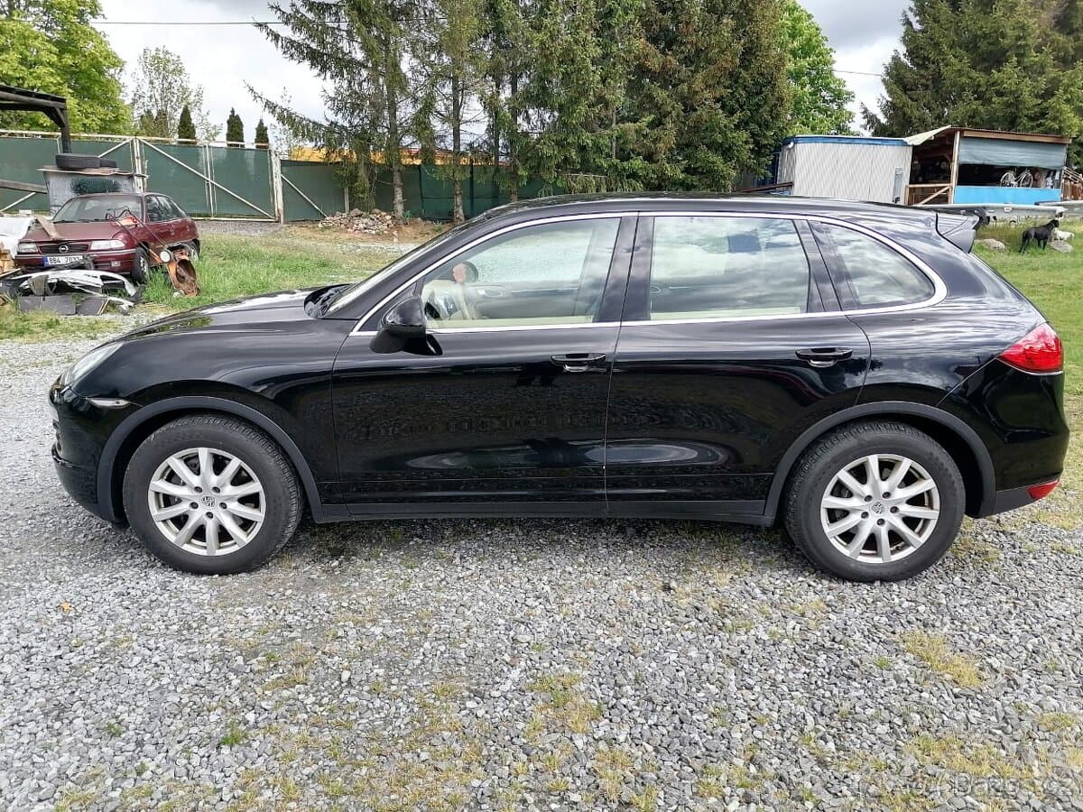 2011 Porsche CAYENNE - 3