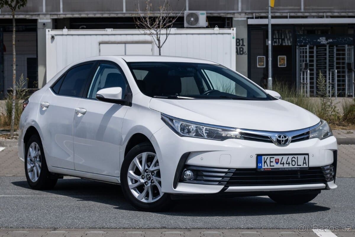 2017 Toyota COROLLA - 3
