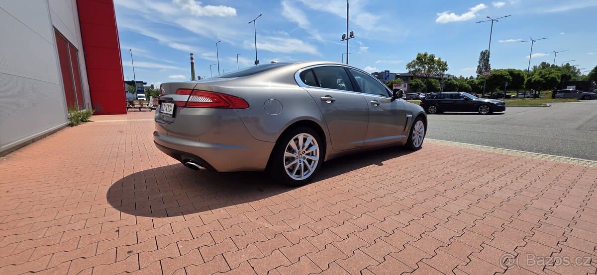 2012 Jaguar XF - 3