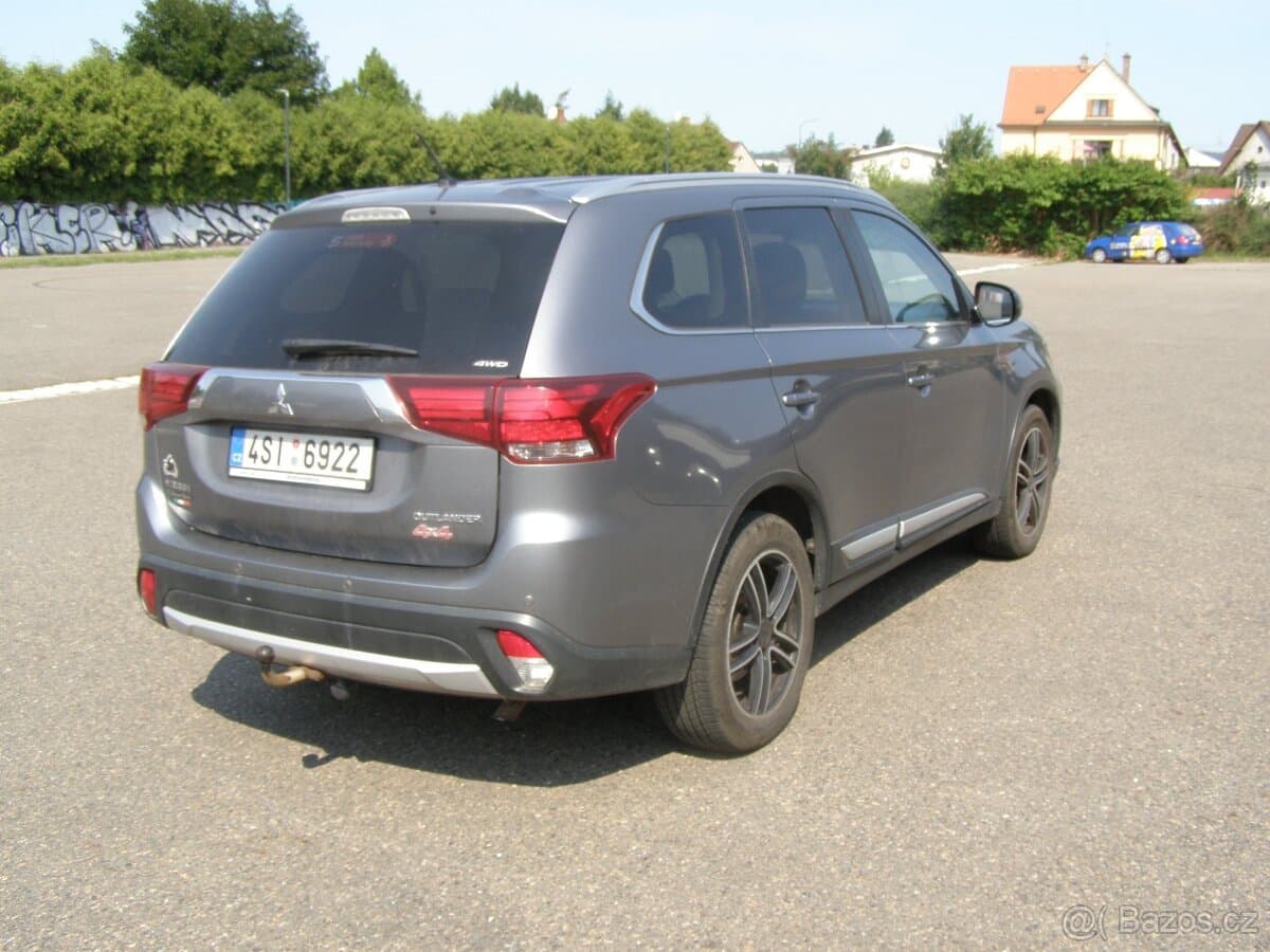 2016 Mitsubishi OUTLANDER - 3