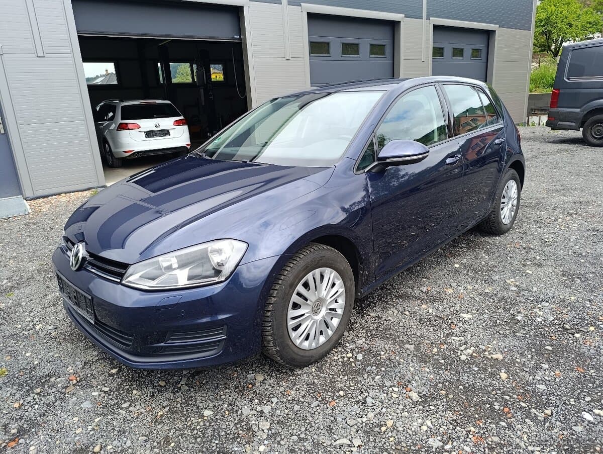 Volkswagen GOLF - 3