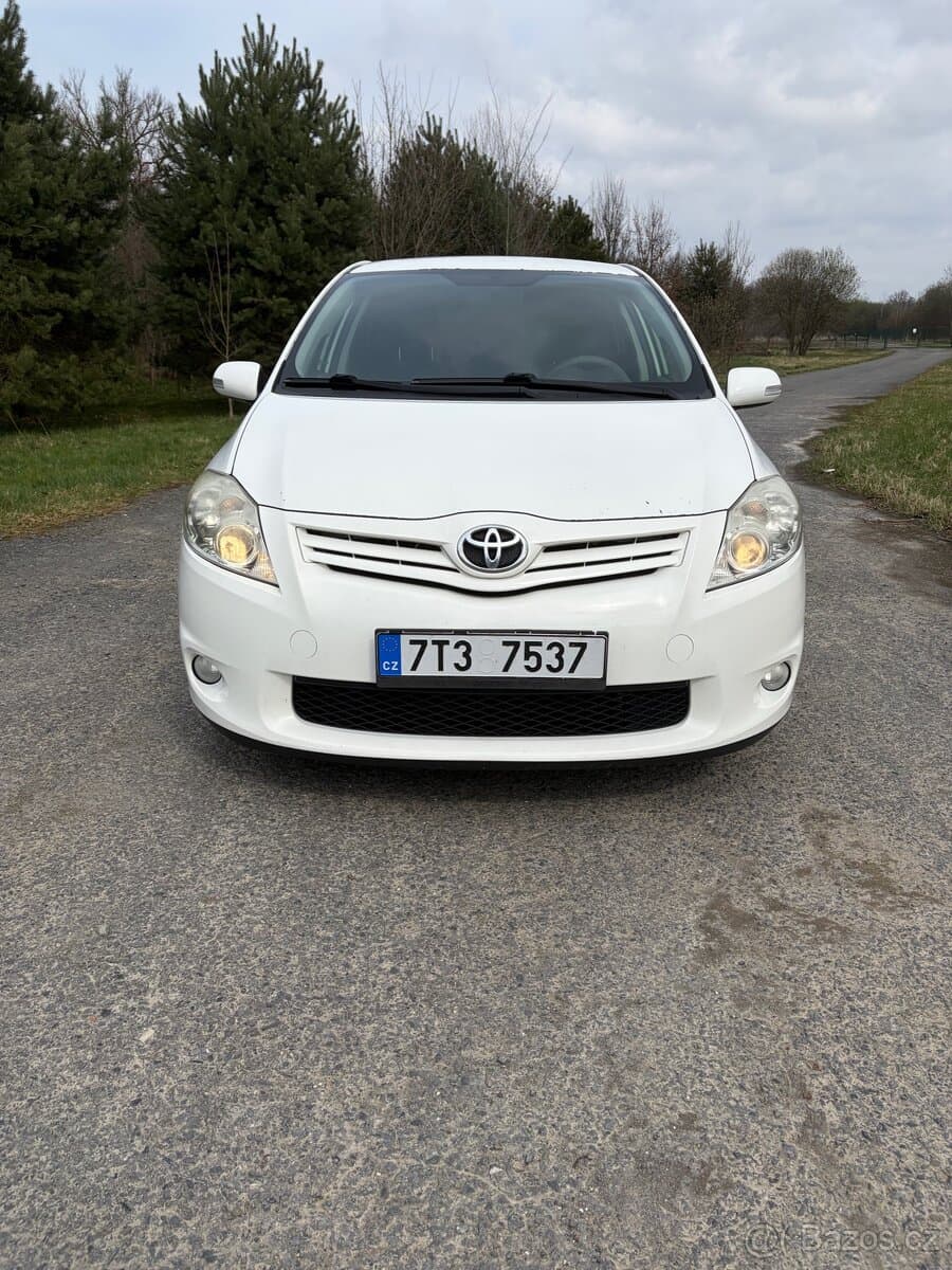 2011 Toyota AURIS - 3