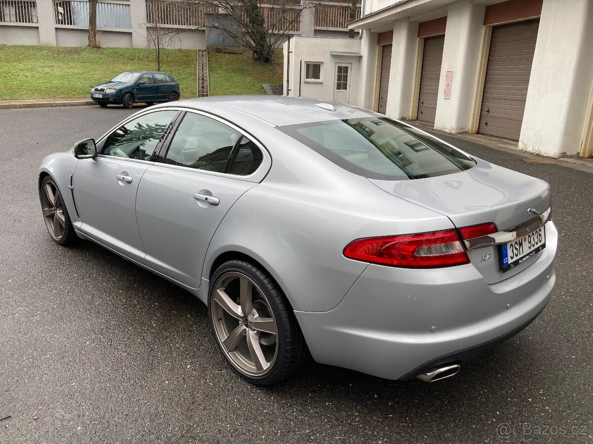 2009 Jaguar XF - 3