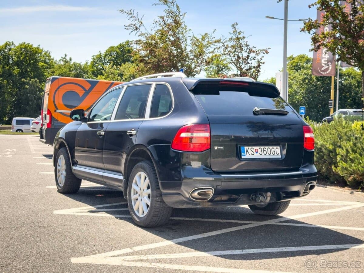 2010 Porsche CAYENNE - 3