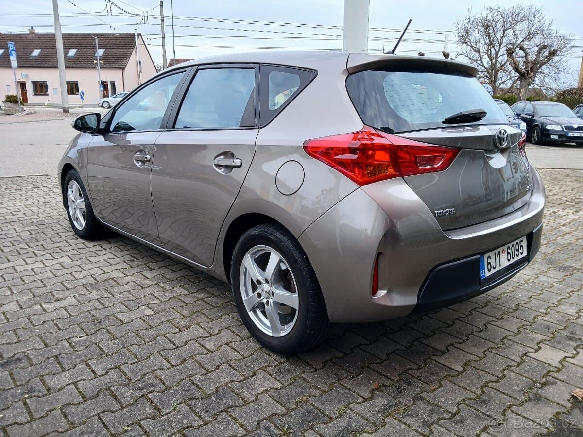 2014 Toyota AURIS - 3