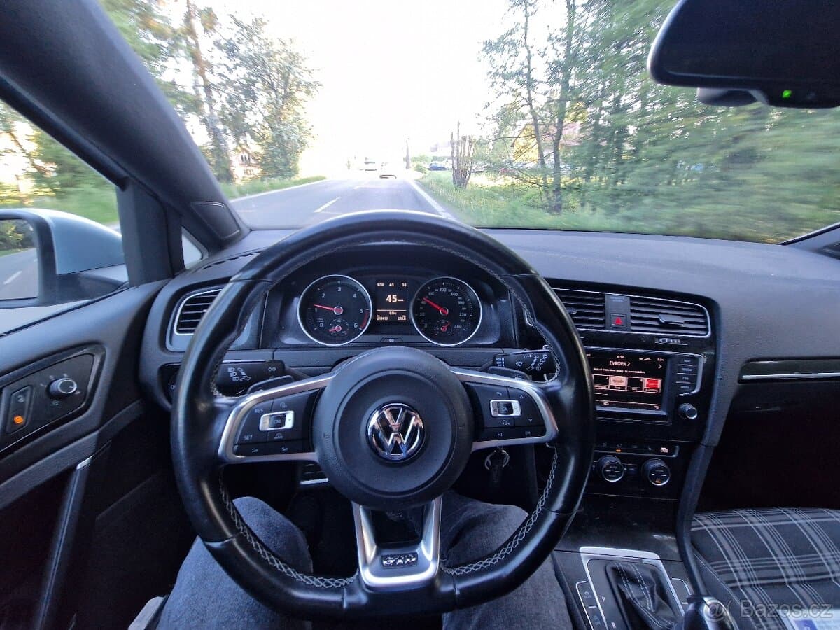 Volkswagen GOLF - 3