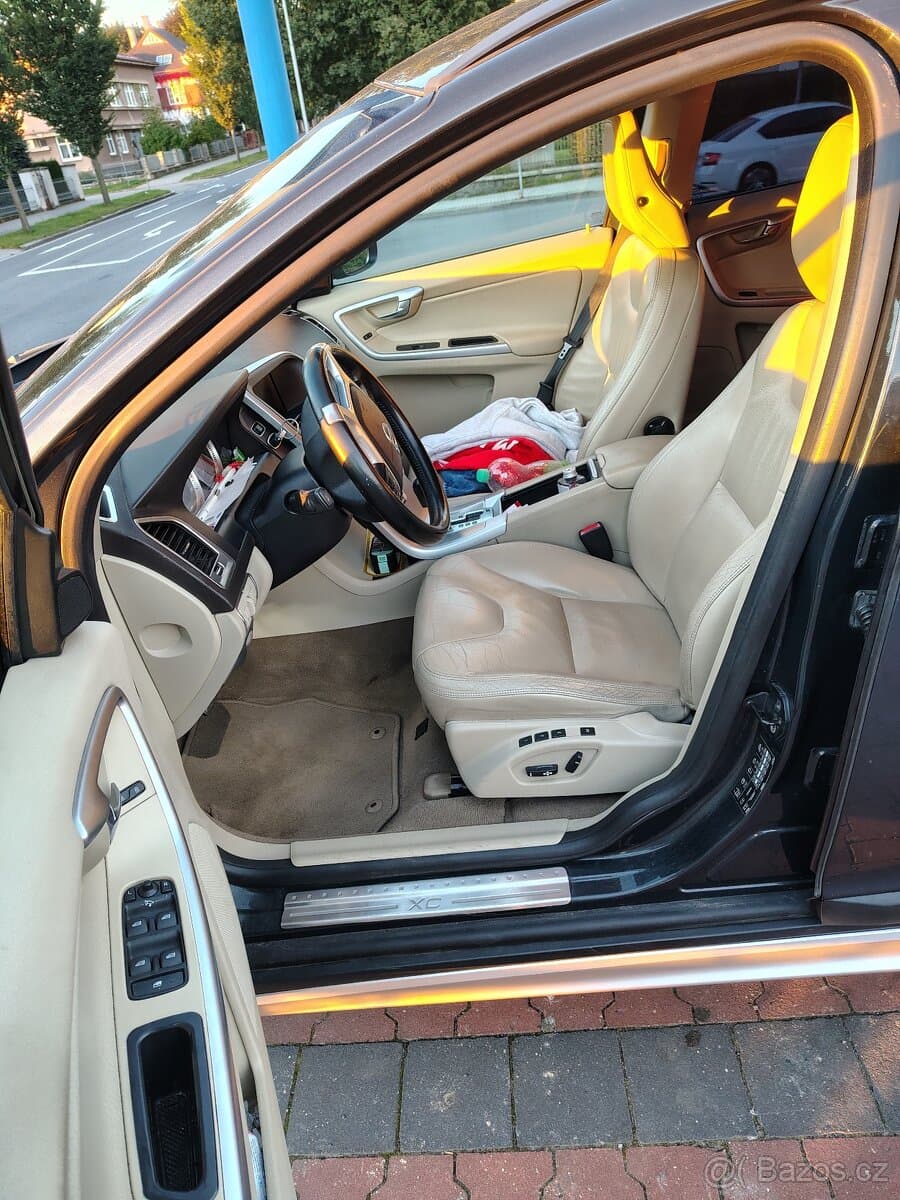 2011 Volvo XC60 - 3