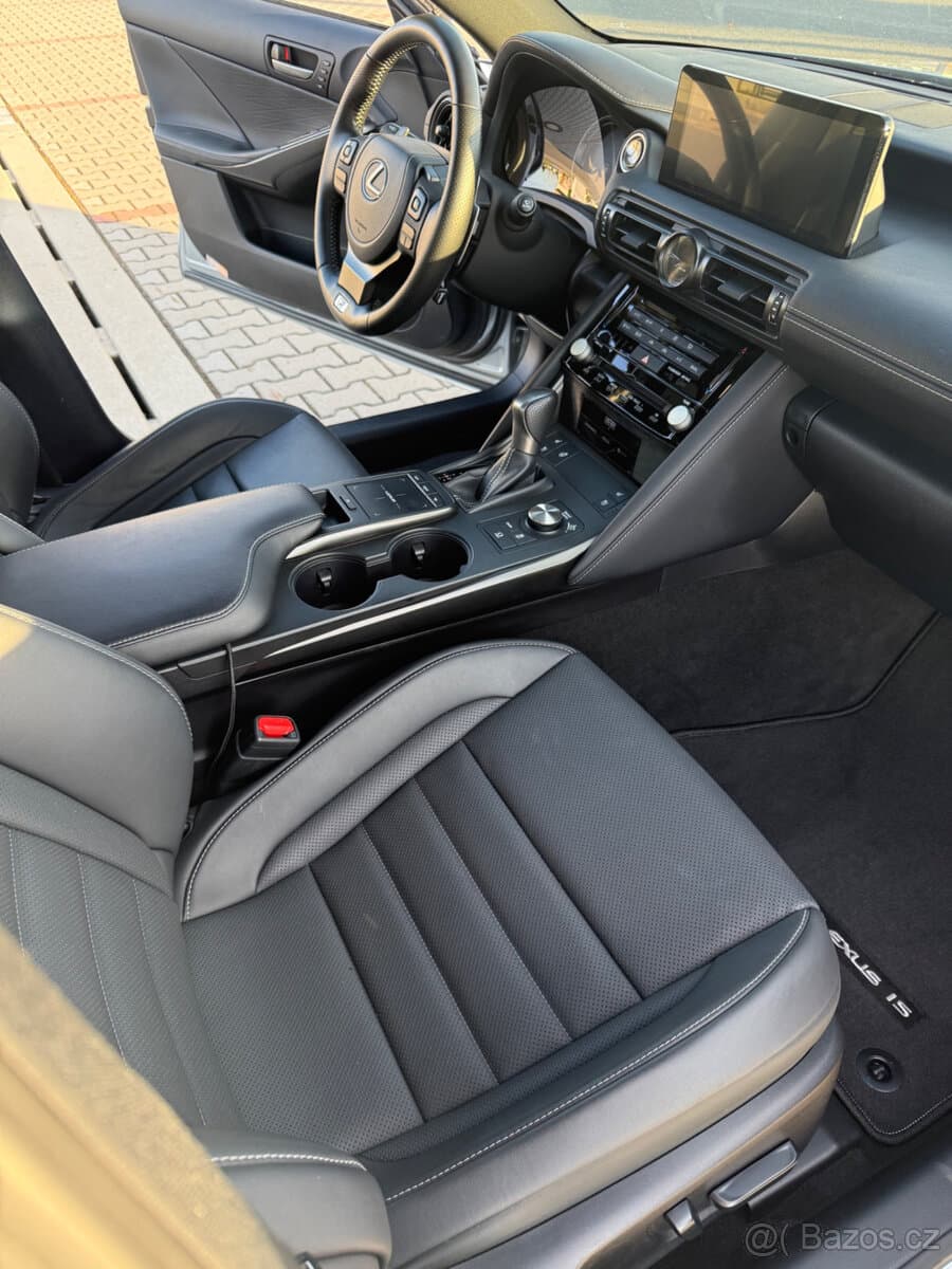 2024 Lexus IS - 3