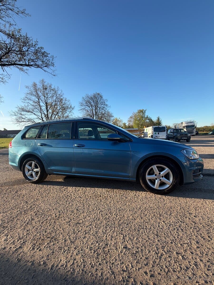 Volkswagen GOLF - 3